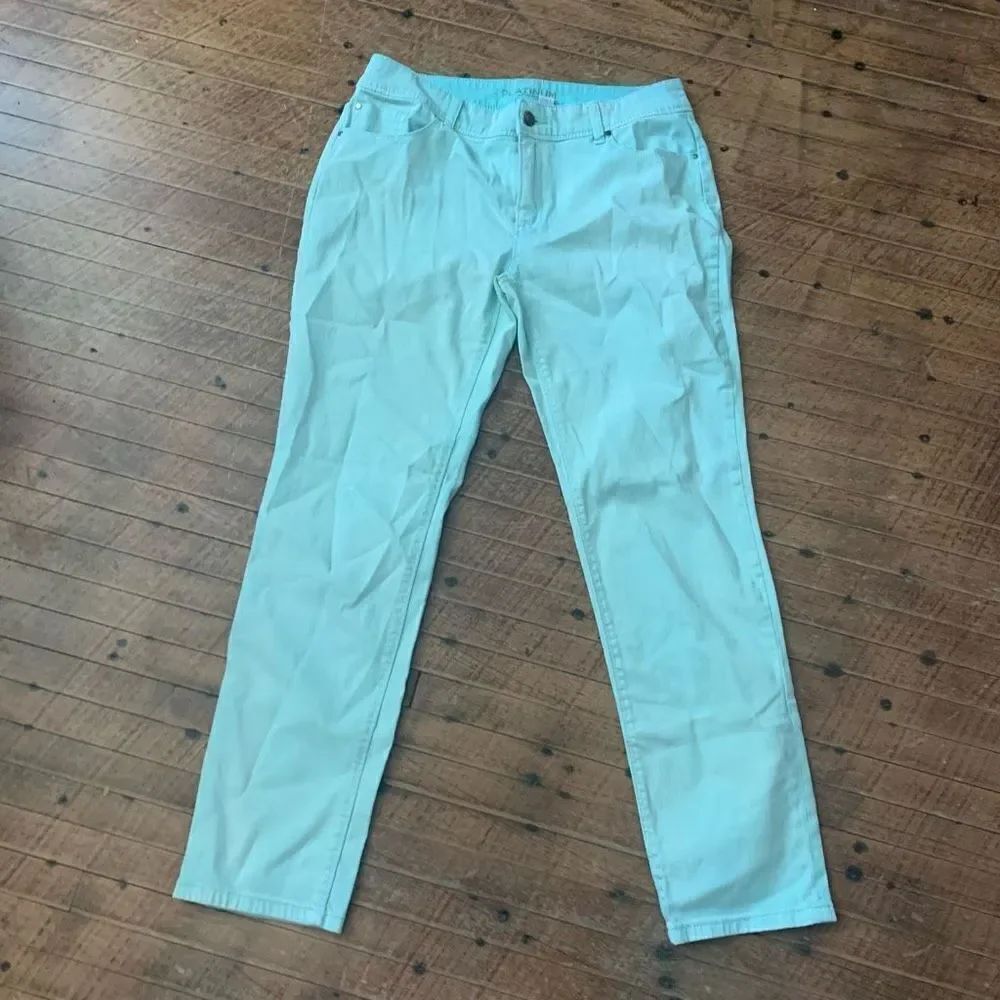 Chico’s light vintage wash green 0.5/6 straight leg normcore jeans